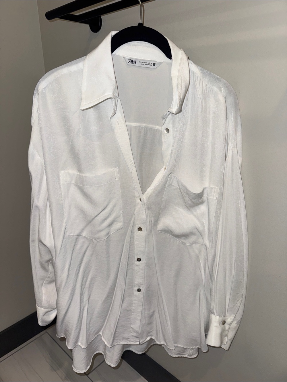 Zara Women’s Flowy White Button-Down Shirt